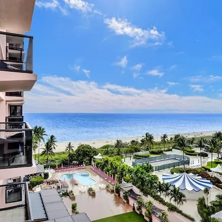 Stylish Ocean Beach Retreat Beach Service 1009-2