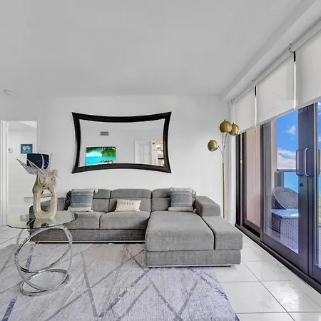 Awesome Beachfront Condo Beach Service 1007-2