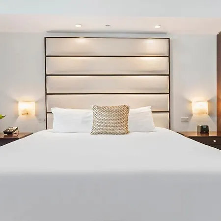 Fontainebleau Ocean View Private Studio -402-2