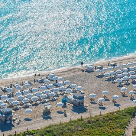 Miami Penthouse Luxe Oceanfront Retreat With Breathtaking Views-2