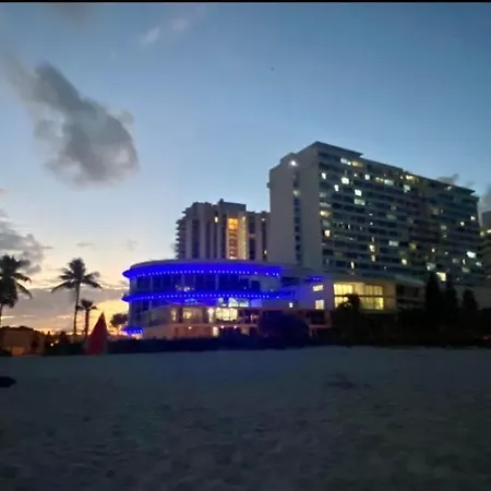 Large Beautiful Penthouse Ocean Front With Beach Access And Free Parking In Miami Beach-2