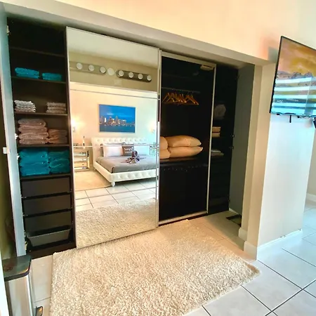 Large Beautiful Penthouse Ocean Front With Beach Access And Free Parking In Miami Beach-3