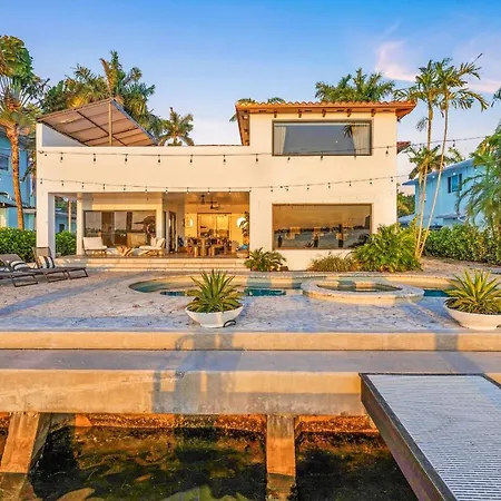 Stunning Waterfront Home In The Center Of Miami-2