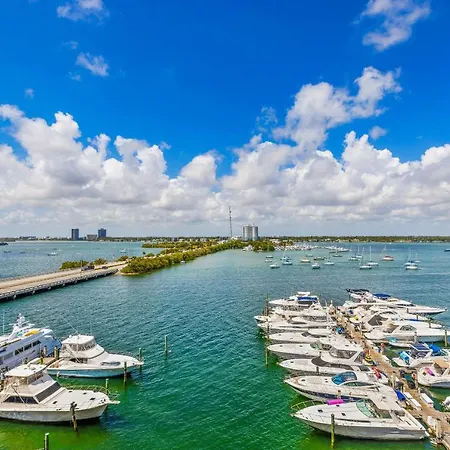 Waterfront Studio Condo In The Heart Of Miami - Skyline & Bay Views-2