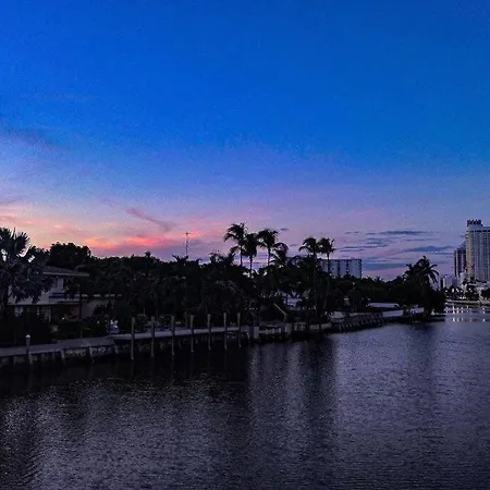 Charming Miami Beach Studio Just 1 Block To Beach-3