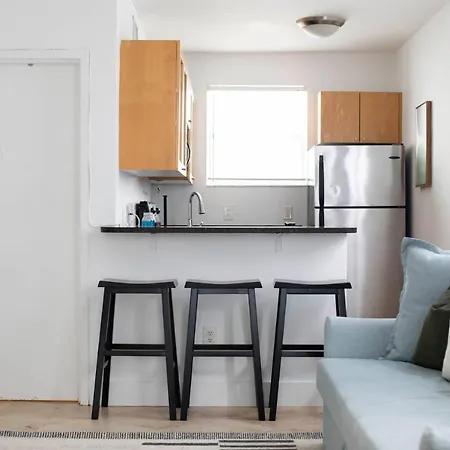 Spacious Apt For 4 Guests On Collins & 7Th-3
