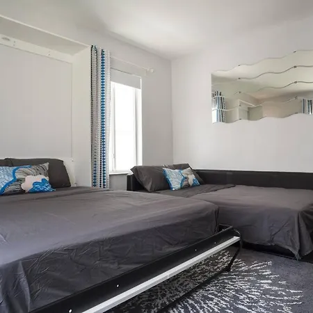 Miami Beach Getaway 100 Yards From Beach-3
