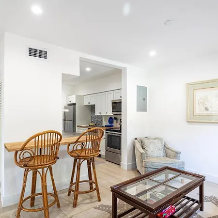 Bay Harbor Unit 4 Perfect 2 Bed 1 Bathprime Lo-3