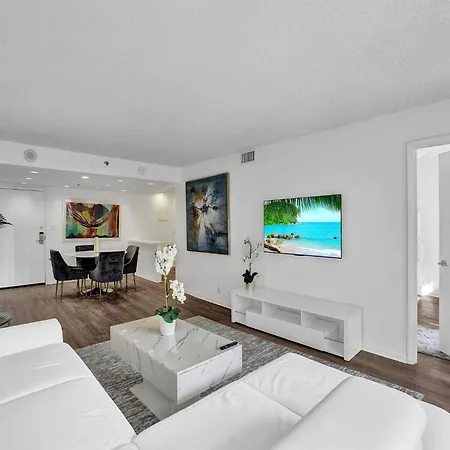 Adorable 2 Bedroom Condo Beach Service 605-3