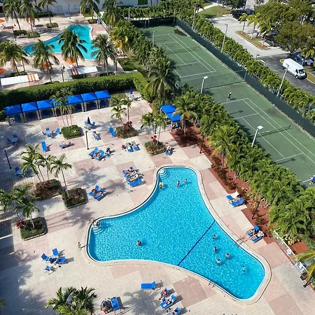Sunny Isles, Beach Life! Parking Included-2