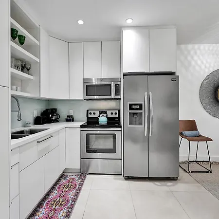 Sobe Monarch 2 - 2 Bedroom 2 Bathroom Apts - 2 Independent 1 Bedrooms Apts-2