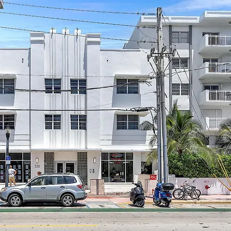 South Beach Beachfront Apartment, Chairs & Umbrella Access-2