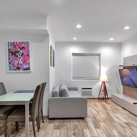 South Beach Beachfront Apartment, Chairs & Umbrella Access-3