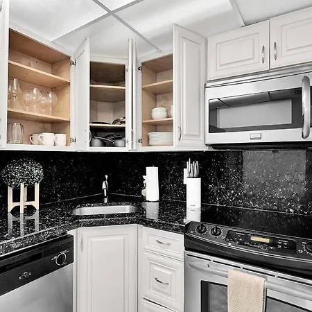 High Floor Miami Beach Condo - Pool Beach Service-3