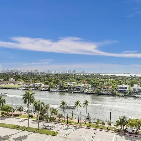 High Floor Miami Beach Condo - Pool Beach Service-2