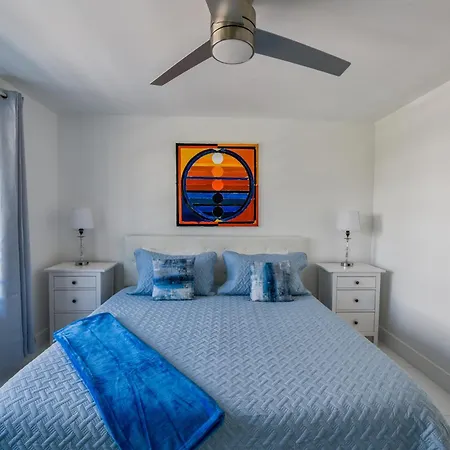 The Carlyle Oceanfront Luxe Condo Miami Beach-3