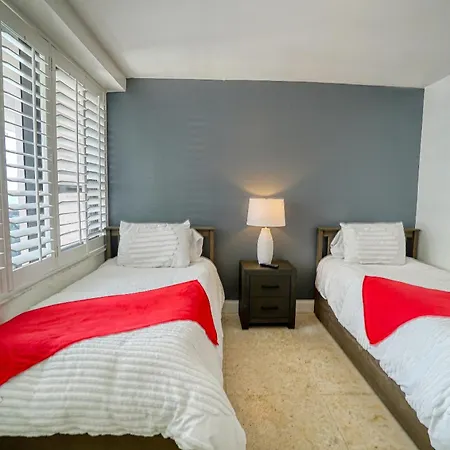 Two Bedroom On The Beach With Balcony And Oceanview-2