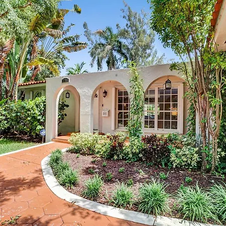 Hidden Miami Gem W Pool Bbq & Minutes To Beach-3