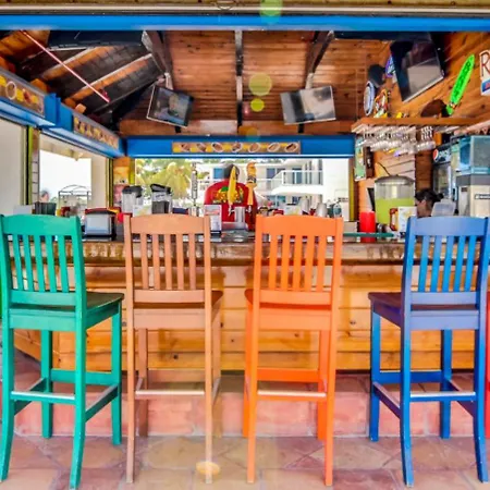 Castle 1205 Beachfront Studio With Free Parking, Beach Access, Pool, Tennis-2