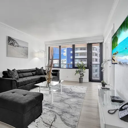 Ocean View Spacious Condo Beach Service 907-3