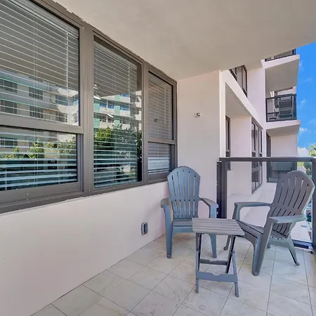 Cozy Beachfront 2 Bdr Miami Beach Condo 406-2