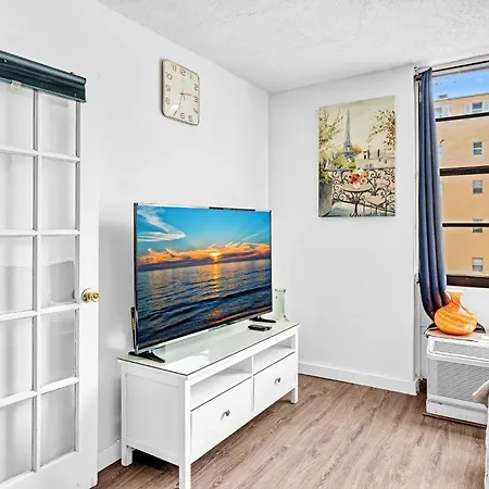 1 Bedroom In The Best Location In South Beach !-2