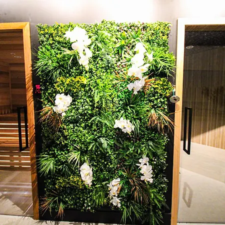 Alexander 1209 Beachfront Condo With 2 Pools , Beach Access, Sauna, Stores-3