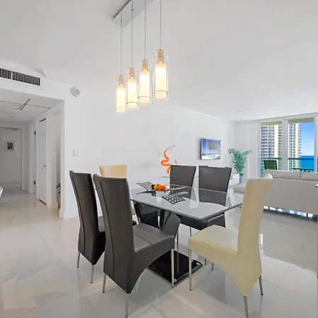 Spacious Apartment Of 2Br - 2Bth Near Of The Beach Great Price-2