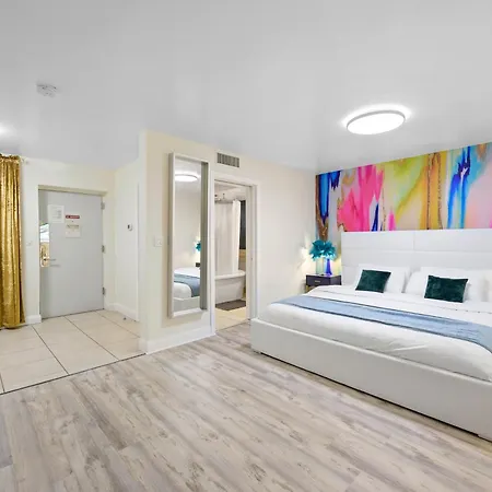 Ocean Drive Apartments With Rooftop Pool, South Beach, Miami-2