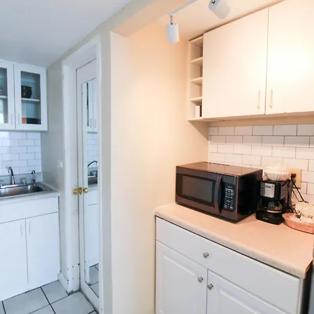 Castle 1733 Ocean View Studio With Direct Beach Access, Pool, Tennis & Free Parking-2