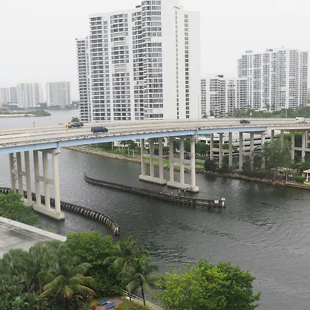 Ocean Reserve Luxury Condos Across From Sunny Isles Beach-2