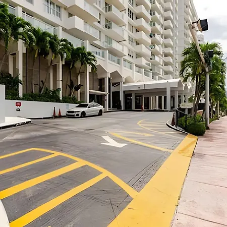 Pavilion -Amazing Bay Sunset-Miami Beach-3