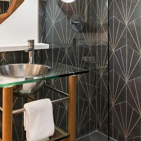 Kimpton Surfcomber Hotel By Ihg-3