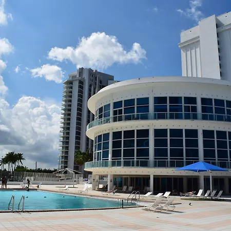 New Point Miami Beach Apartments-3