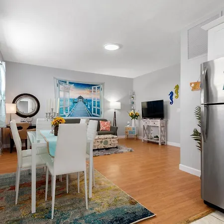 Ensuite Apt On Collins Ave-2
