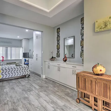 Oceanfront Miami Beach Condo With Resort Pool Access-3