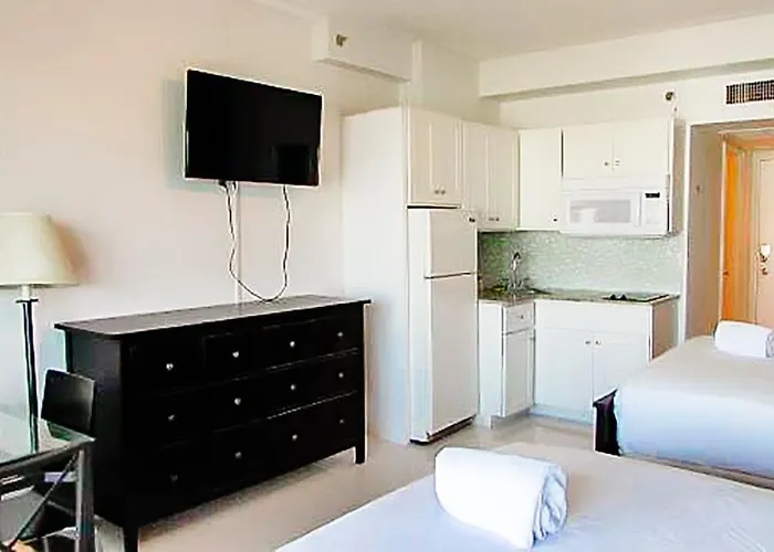Miami Beachfront With Pool Wifi & Cheap Parking