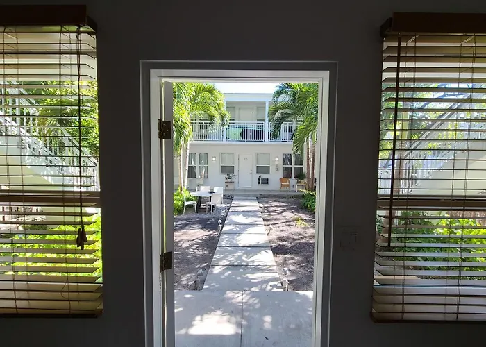 *Sobe Duplex-Where The Locals Live*
