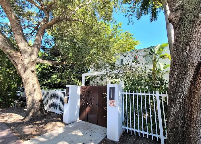 *Sobe Duplex-Where The Locals Live*