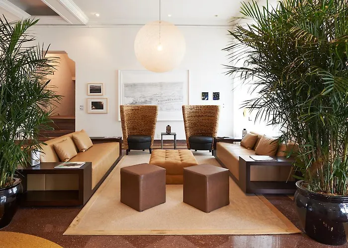 The Carlton Hotel