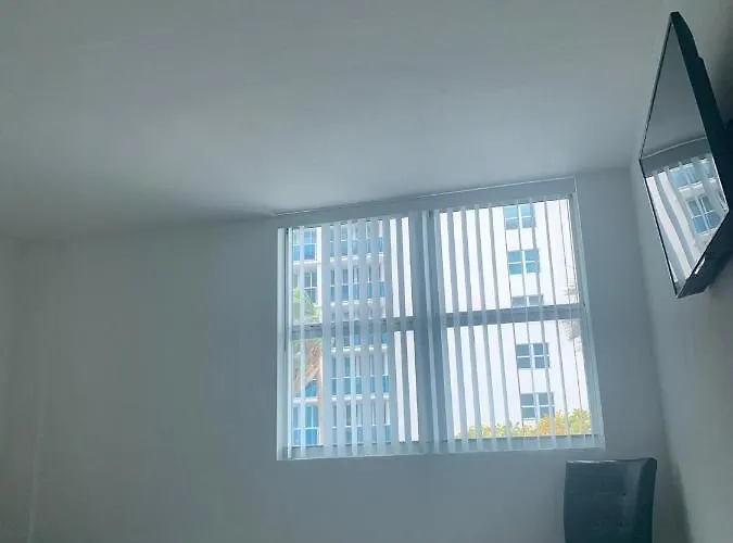 Great Private Room Miami Beach