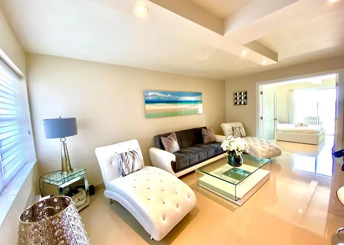 Premium Modern Waterfront Apartment With Miami Skyline View On The Bay 5 Mins Drive To Miami Beach With Free Parking