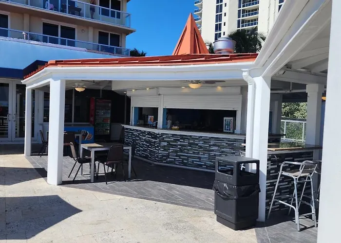 Beachfront Studio-Apt Retreat In Sunny Isles Beach Apartment
