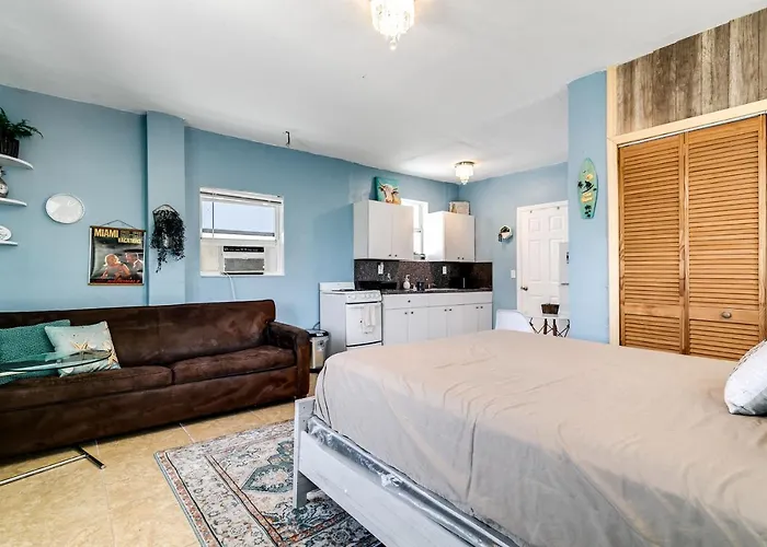 Studio House 2 Blocks From Beach
