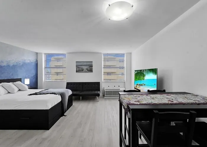 Nightlife South Beach Holiday Retreat Art