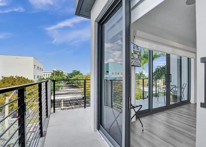 Up East Townhomes By Nomada Residences