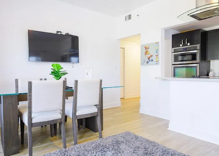 Meet Me On Ocean Dr - Cozy Stay Steps From Beach
