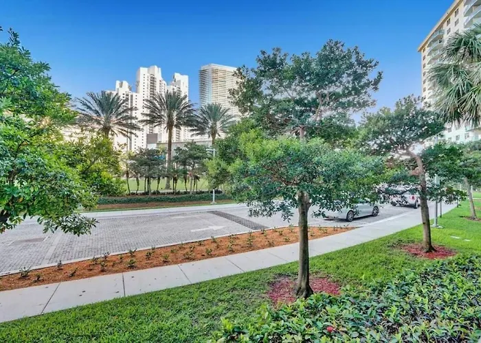 Sunny Isles 3 Bedrooms 1 Min From The Beach