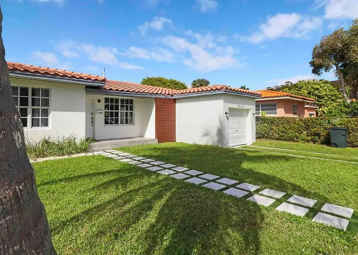 Treasure Island - Modern Miami House 3 Bedroom & 2 Bathroom