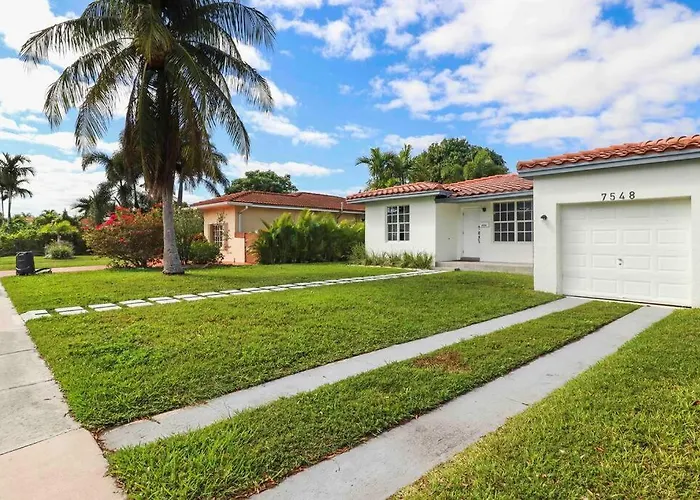 Treasure Island - Modern Miami House 3 Bedroom & 2 Bathroom
